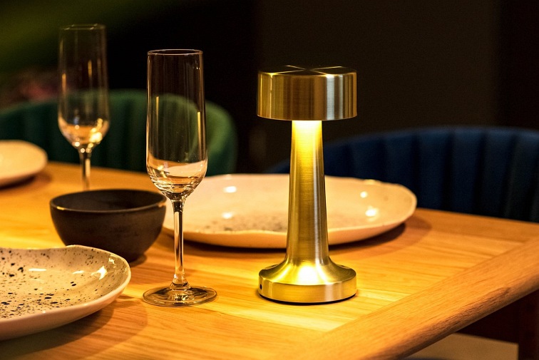 Lampa Biurkowa Lee 9x9x21 Złoty