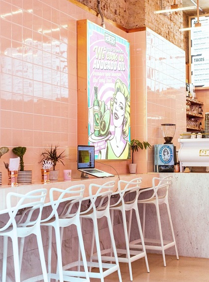 Stołek barowy LEXI czarny