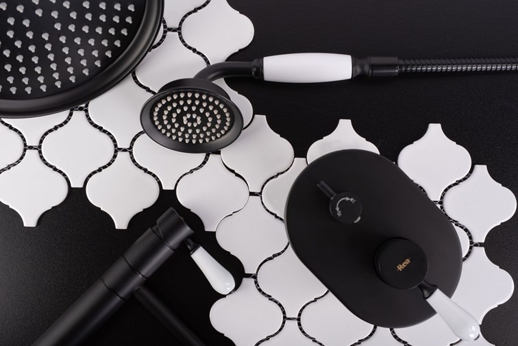 Zestaw Natryskowy Podtynkowy SERRA + Box Czarny