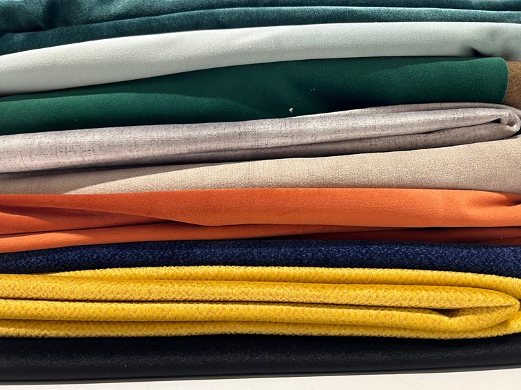 Pozostałości Tkanin MIX (1kg) - Losowe Końcówki Resztki Ścinki