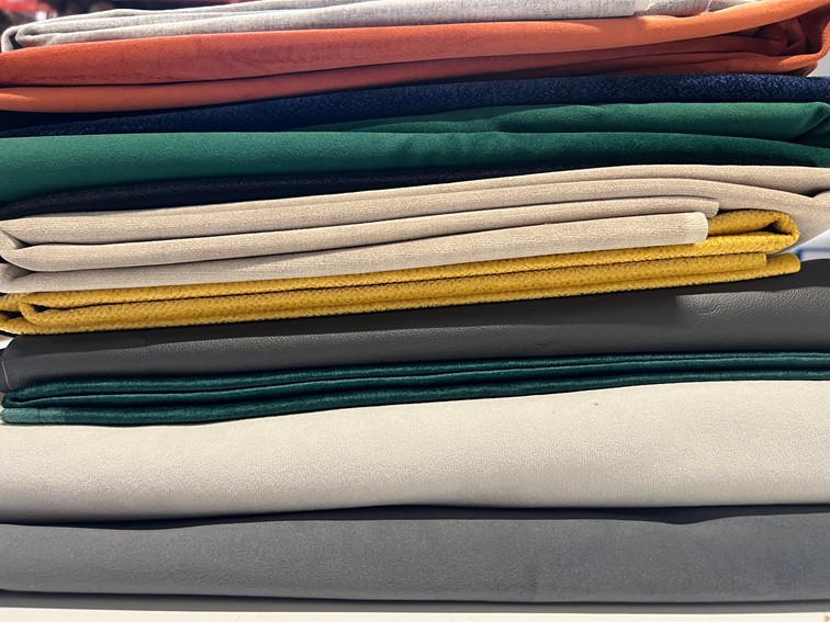 Pozostałości Tkanin MIX (1kg) - Losowe Końcówki Resztki Ścinki