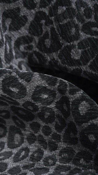 Tkanina WILD 216 Grafitowy/Czarny (1mb)