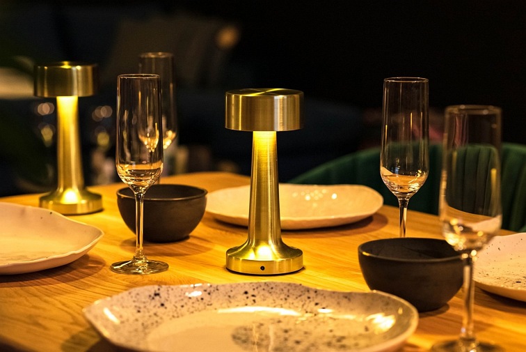 Lampa Biurkowa Lee 9x9x21 Złoty