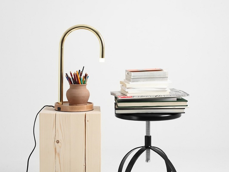 Lampa stołowa PIPER LED charge – mosiądz