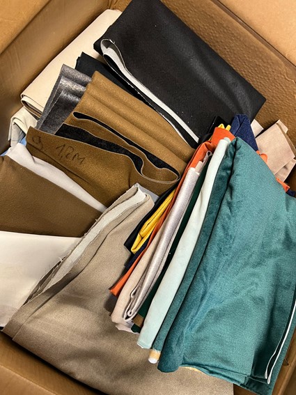 Pozostałości Tkanin MIX (1kg) - Losowe Końcówki Resztki Ścinki