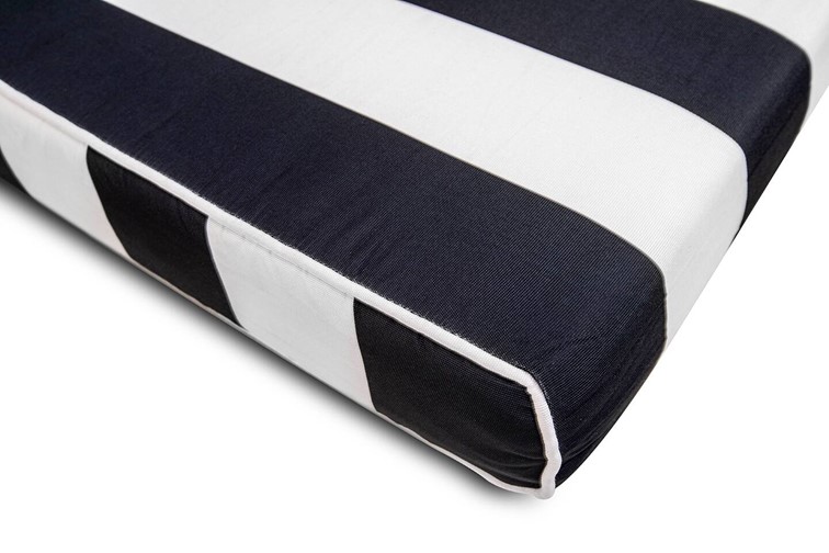 Leżak Ogrodowy AZURE Drewniany Materacem Biało/Czarnym