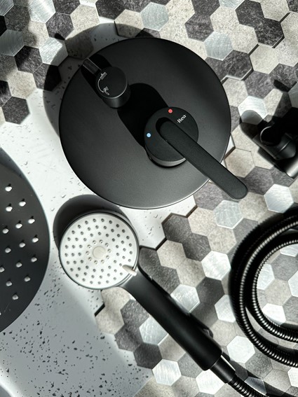 Zestaw Natryskowy Podtynkowy ONTARIO JS-1180 + Box Czarny