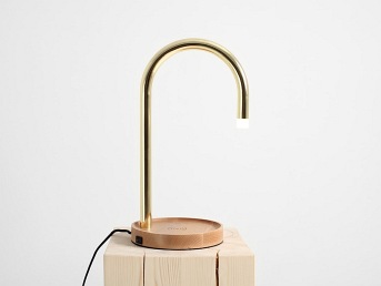 Lampa stołowa PIPER LED charge – mosiądz